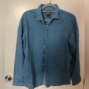 Banana Republic Medium Slim Fit Chambray Long sleeve button down
